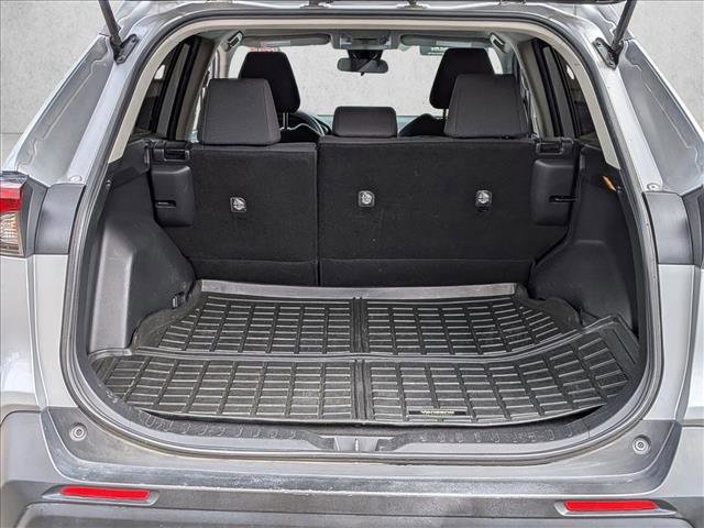 Used 2021 Toyota RAV4 LE FWD image 6