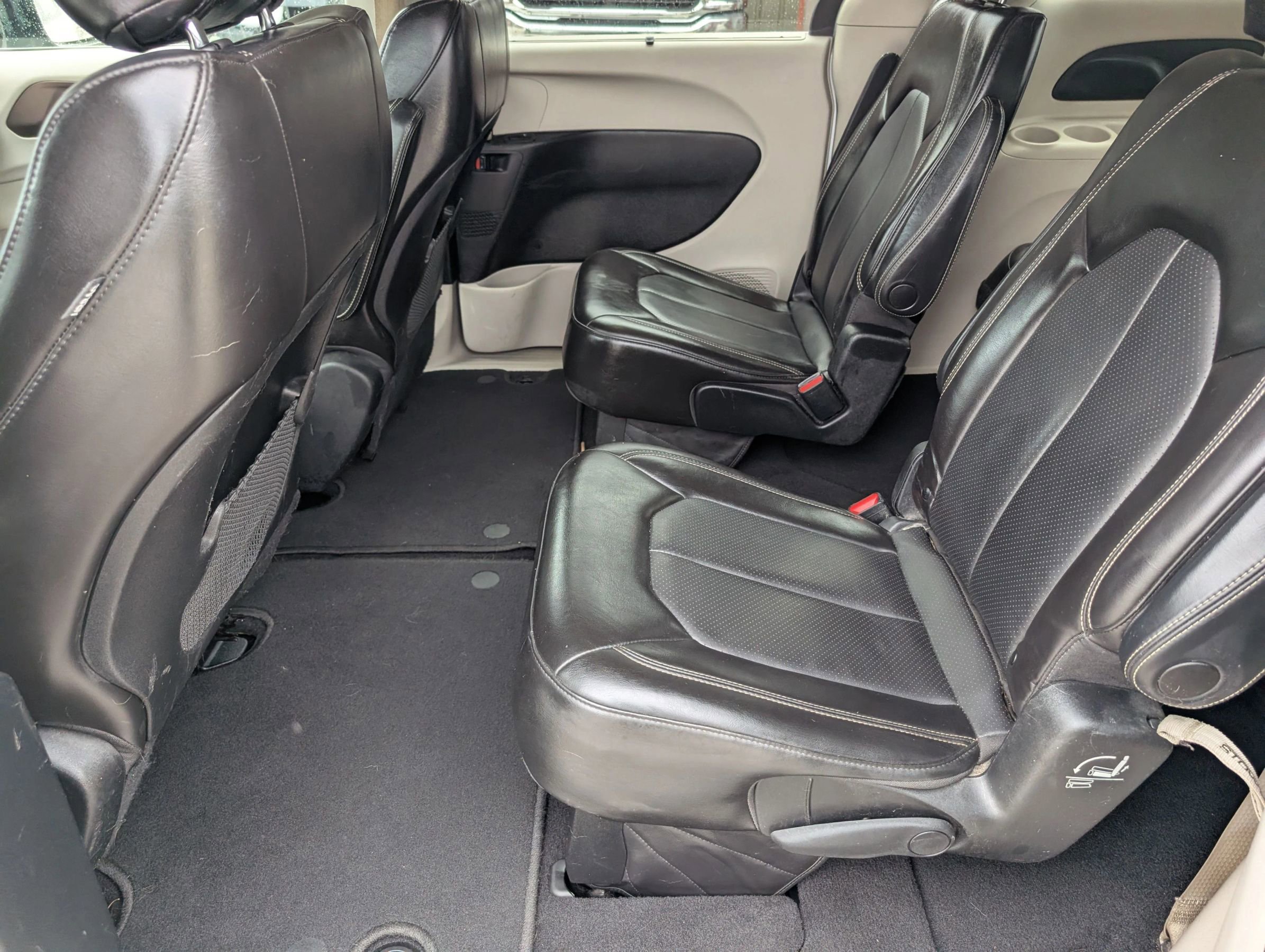 Used 2020 Chrysler Voyager Lxi image 26