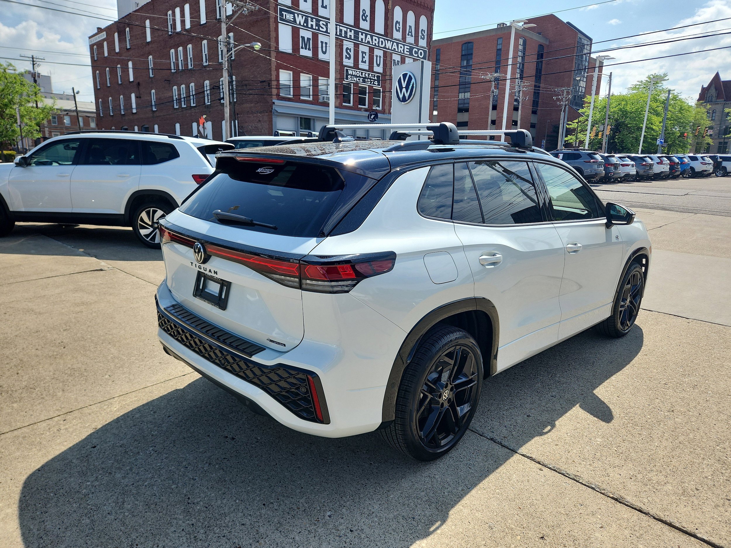 New 2026 Volkswagen Tiguan SE R-Line AWD/4WD image 5