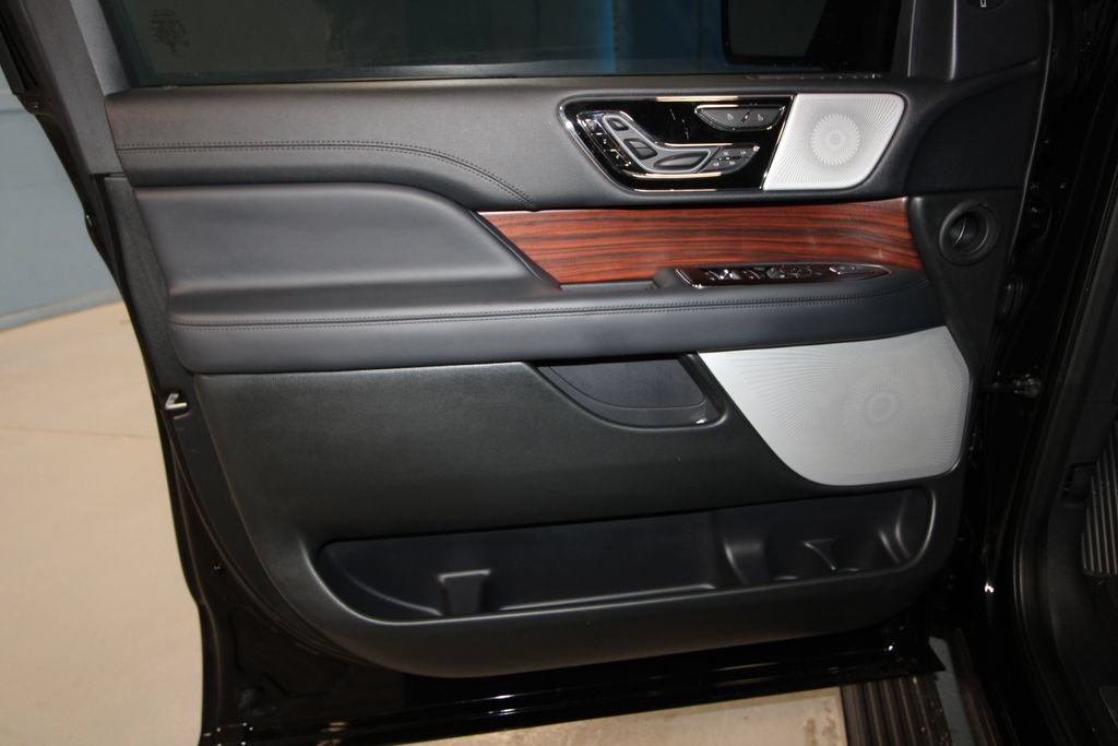 Used 2024 Lincoln Navigator L Reserve AWD/4WD image 5