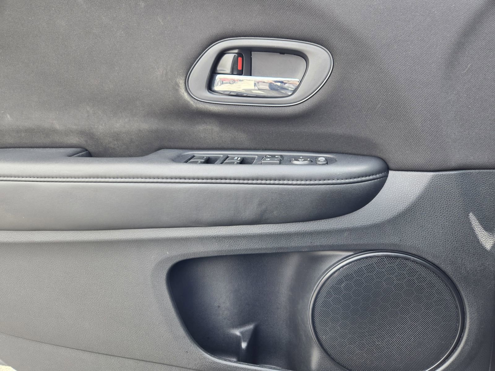 Used 2018 Honda HR-V LX image 19