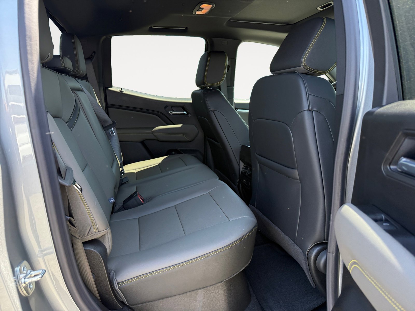 New 2026 Chevrolet Colorado ZR2 w/ Technology Package AWD/4WD image 18