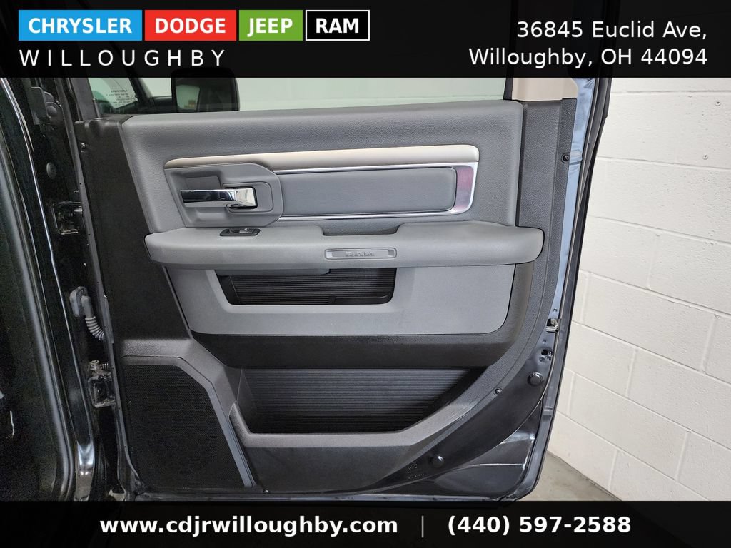 Used 2019 RAM 1500 Classic SLT w/ Black Appearance Group AWD/4WD image 35