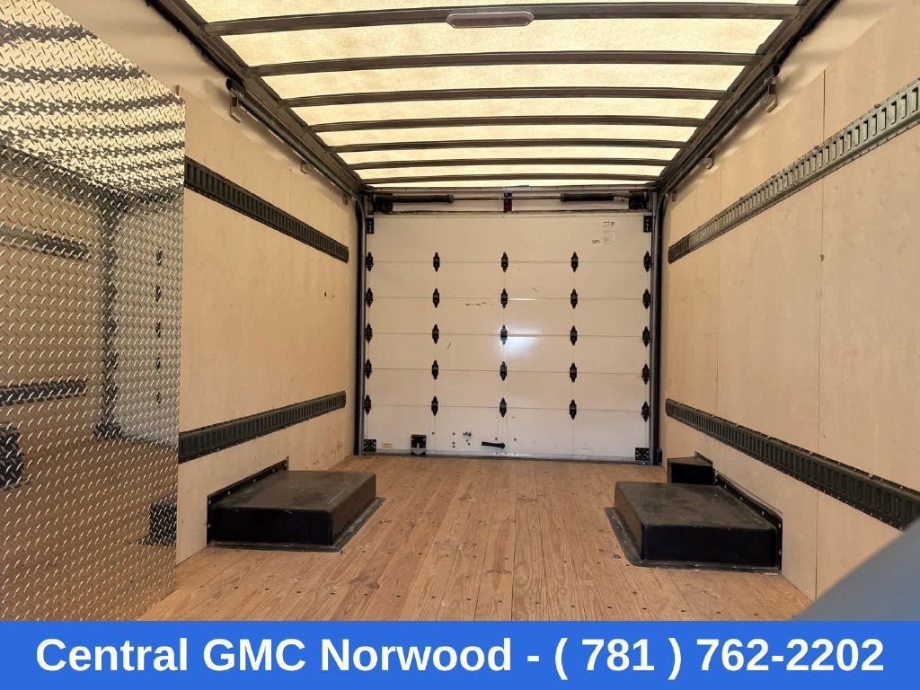 Used 2024 Ford E-350 and Econoline 350 Super Duty w/ Power Windows & Locks Group RWD image 22