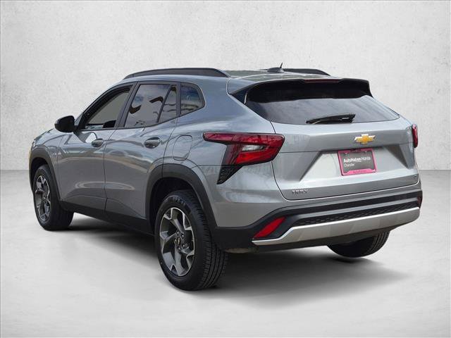 Used 2025 Chevrolet Trax LT FWD image 8