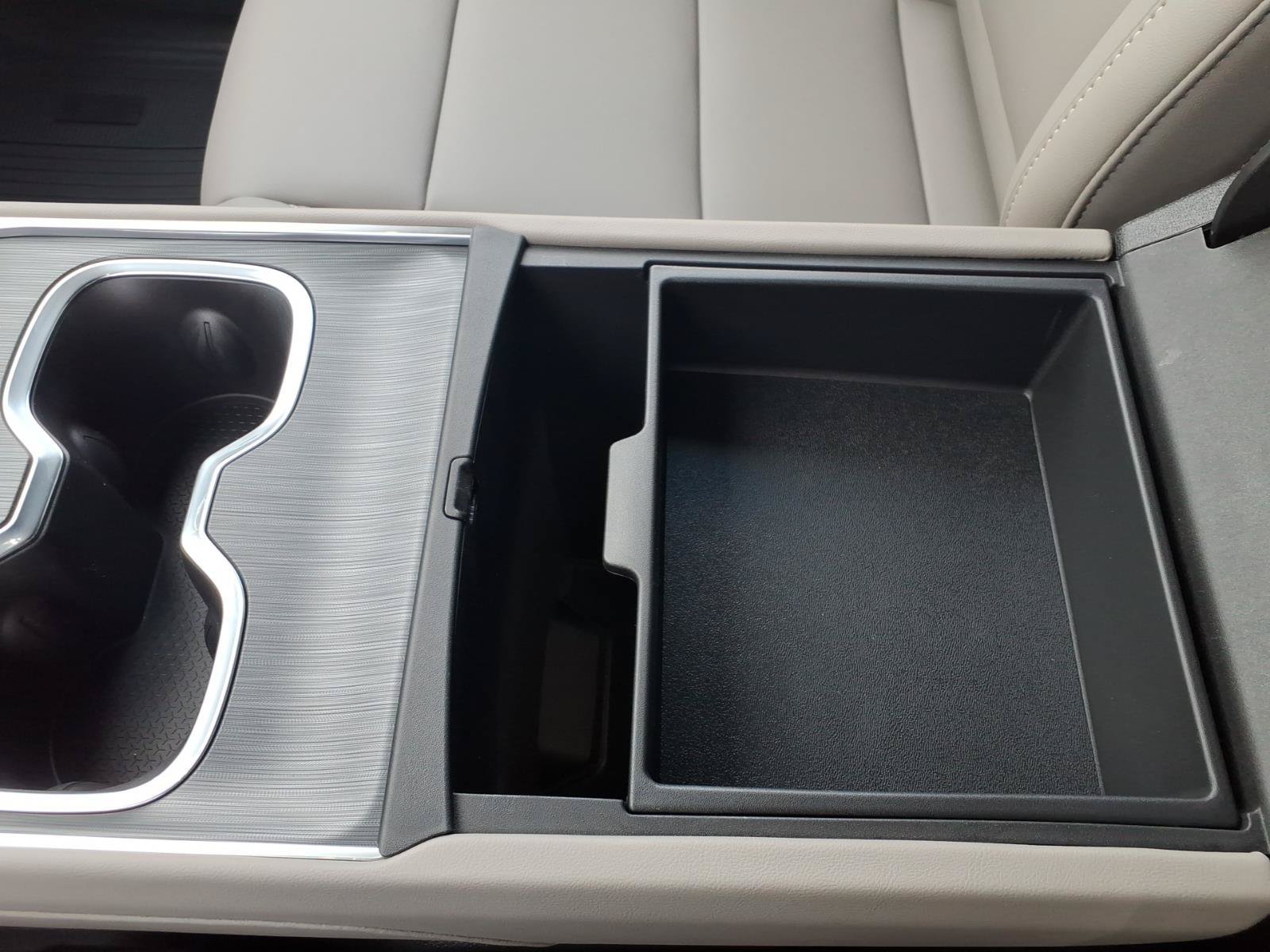 New 2026 GMC Acadia Elevation w/ Elevation Premium Package FWD image 17
