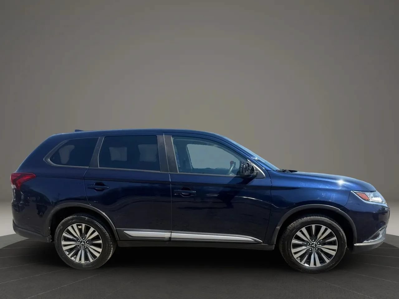 Used 2020 Mitsubishi Outlander ES AWD/4WD image 4