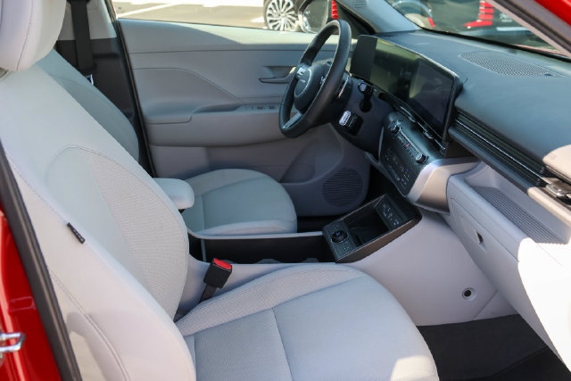 Used 2024 Hyundai Kona SEL w/ Convenience Package FWD image 14