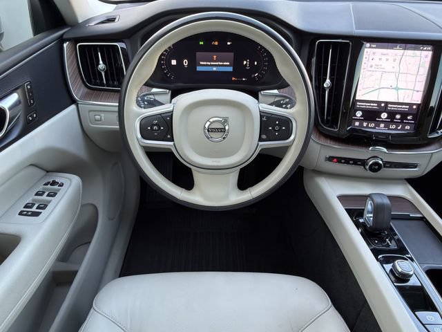 Used 2022 Volvo XC60 B5 Momentum w/ Advanced Package AWD/4WD image 13