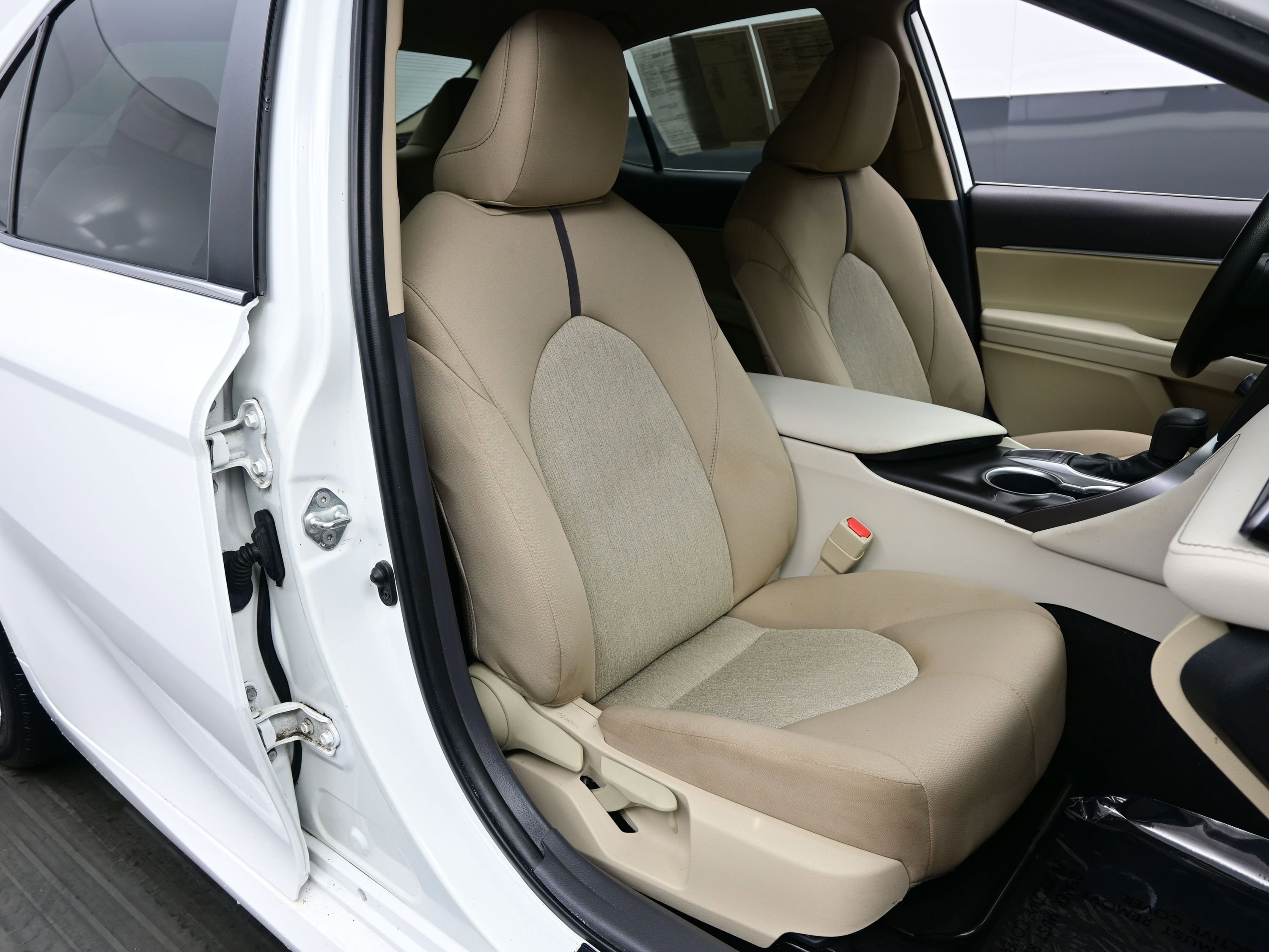 Used 2022 Toyota Camry LE image 14