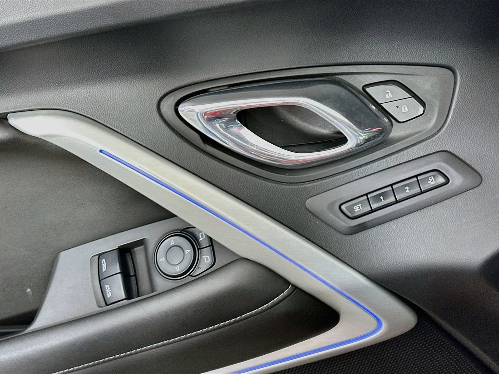 Used 2016 Chevrolet Camaro SS RWD image 19