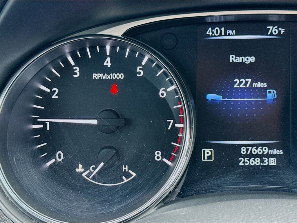 Used 2015 Nissan Rogue S w/ S Family Package FWD image 15