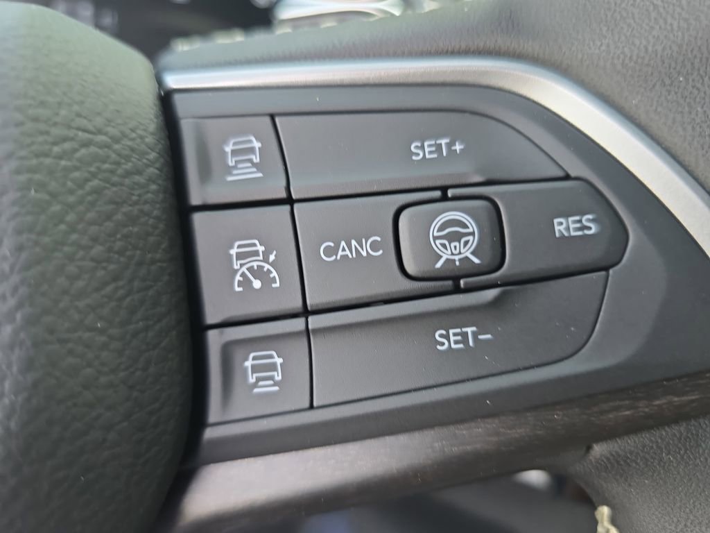 New 2026 Jeep Grand Cherokee Altitude image 19