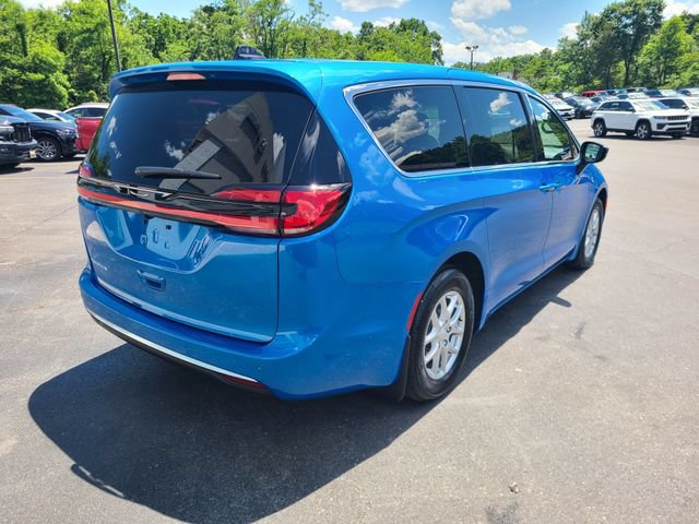New 2027 Chrysler Pacifica Select FWD image 5
