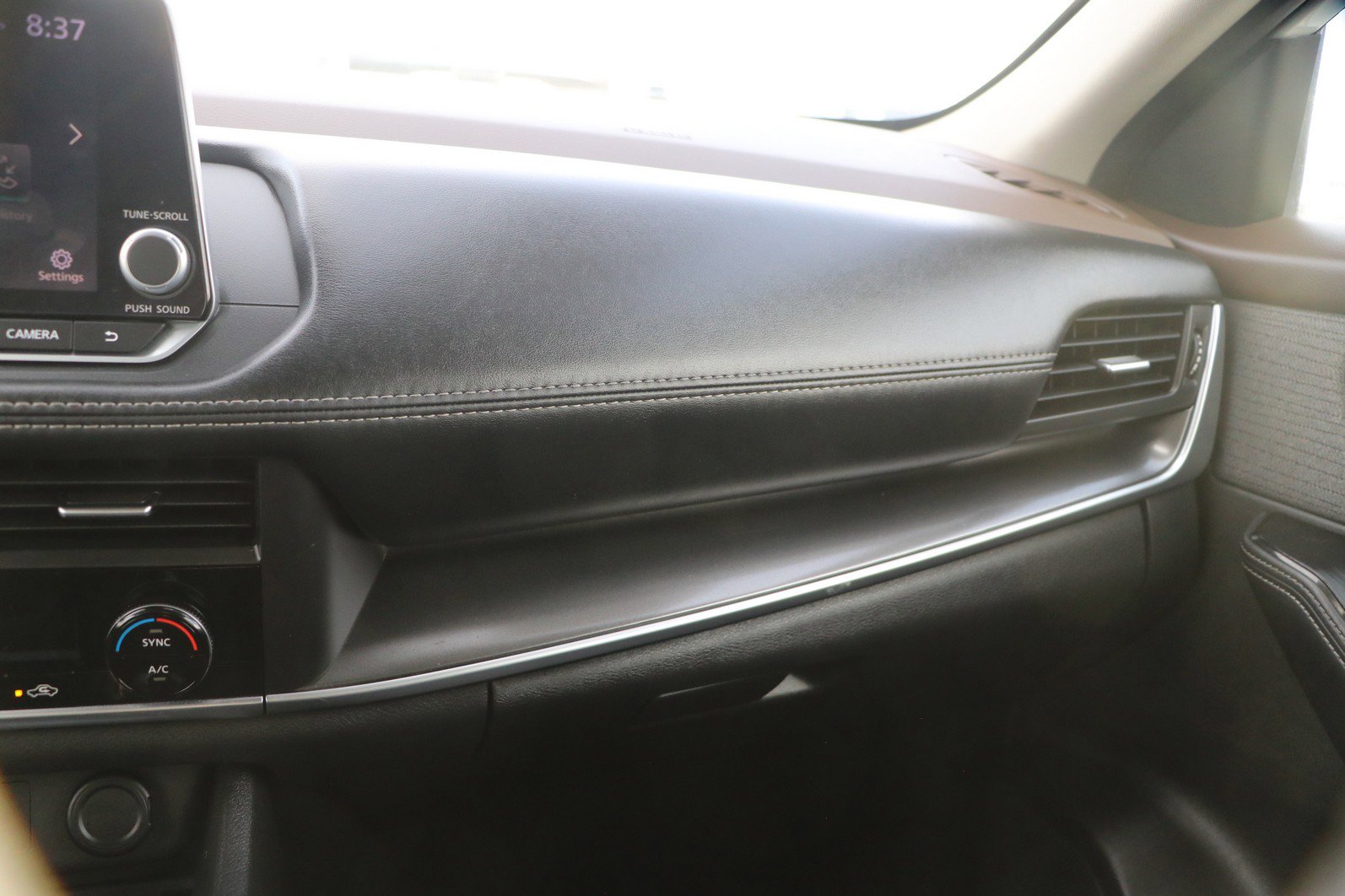 Used 2023 Nissan Rogue SV image 27