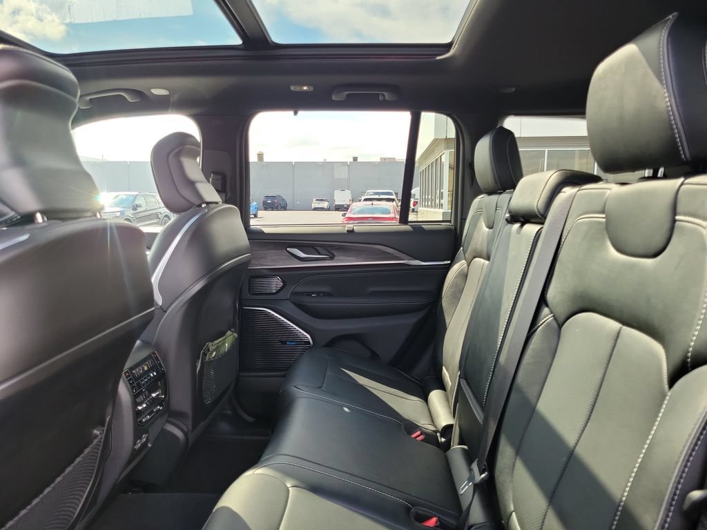 Used 2023 Jeep Grand Cherokee Overland w/ Advanced Protech Group III AWD/4WD image 14