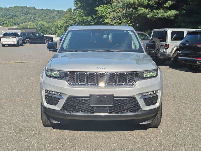 Certified 2022 Jeep Grand Cherokee Limited AWD/4WD image 2