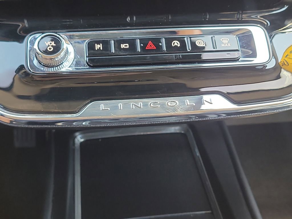 Used 2025 Lincoln Corsair Reserve w/ Equipment Group 202A image 25