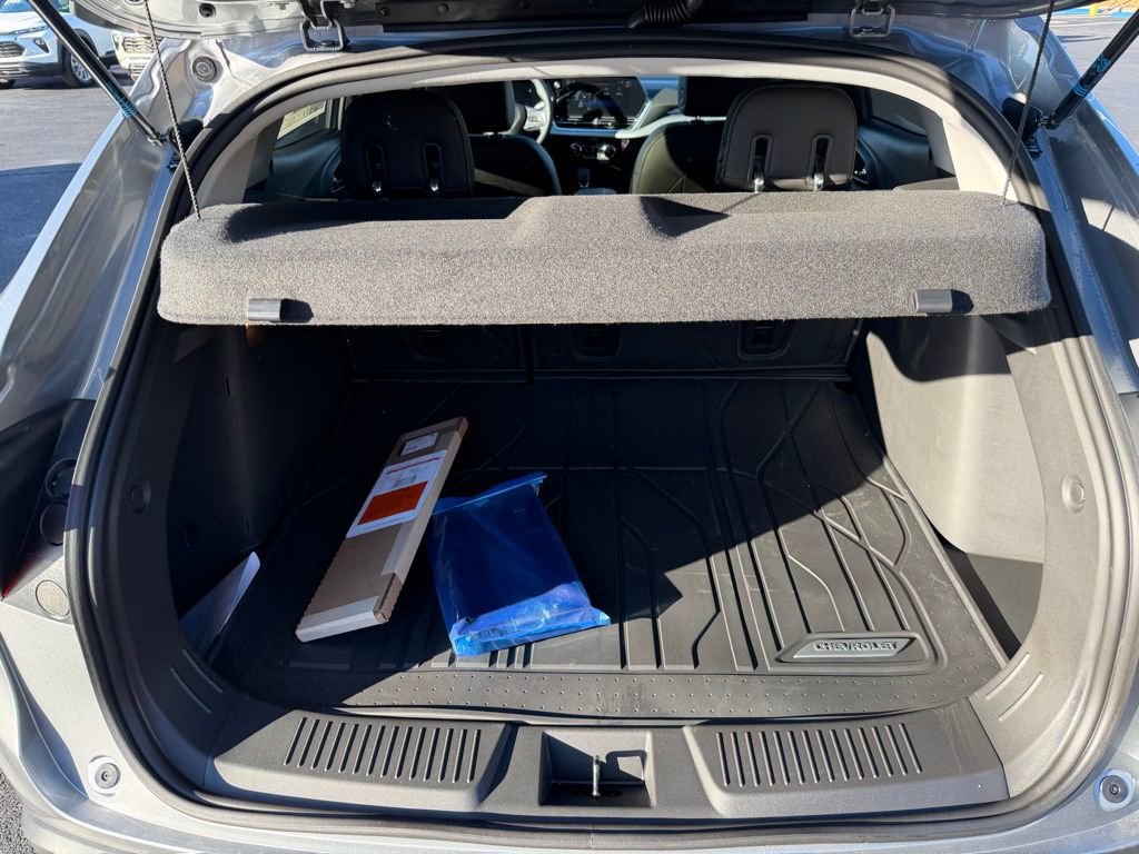 New 2026 Chevrolet Trax LT w/ Sunroof Package image 13