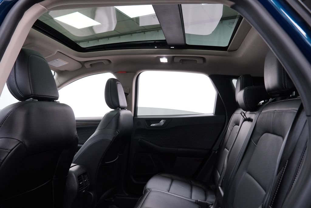 Used 2020 Ford Escape Titanium AWD/4WD image 4