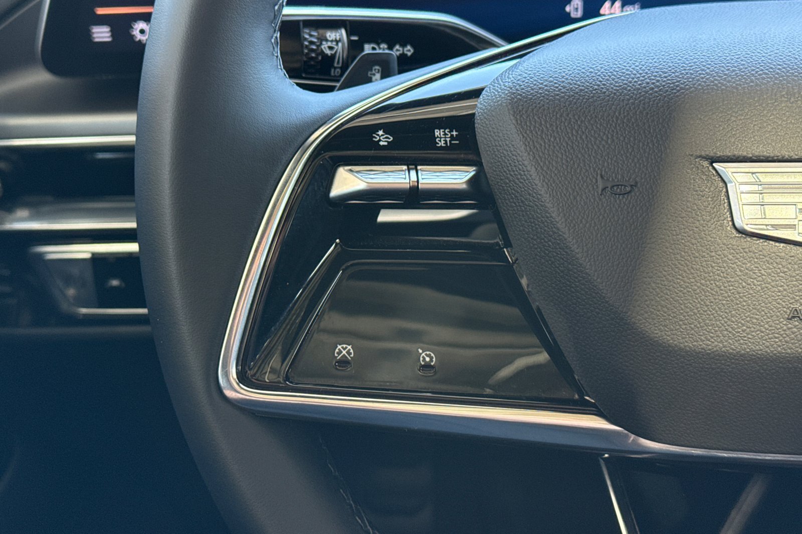 Used 2024 Cadillac Lyriq Tech AWD/4WD image 34