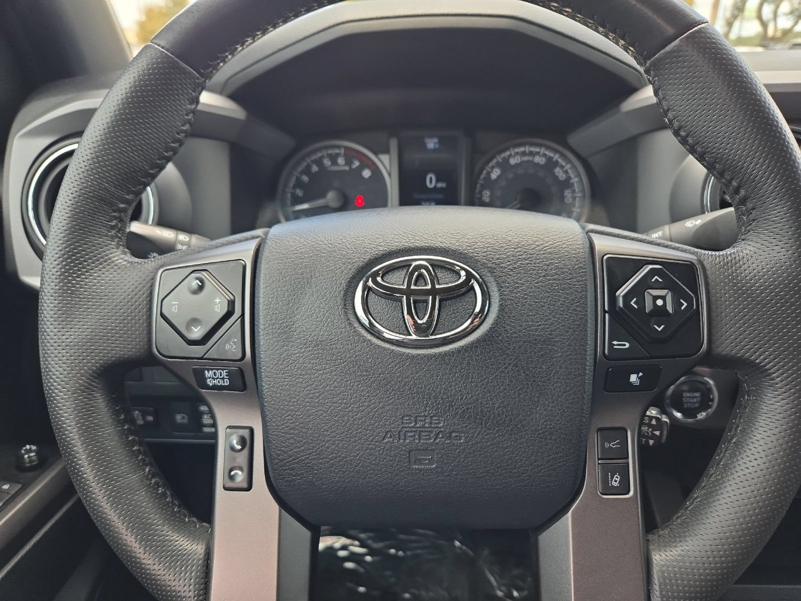 Used 2023 Toyota Tacoma TRD Off-Road w/ Technology Package AWD/4WD image 20