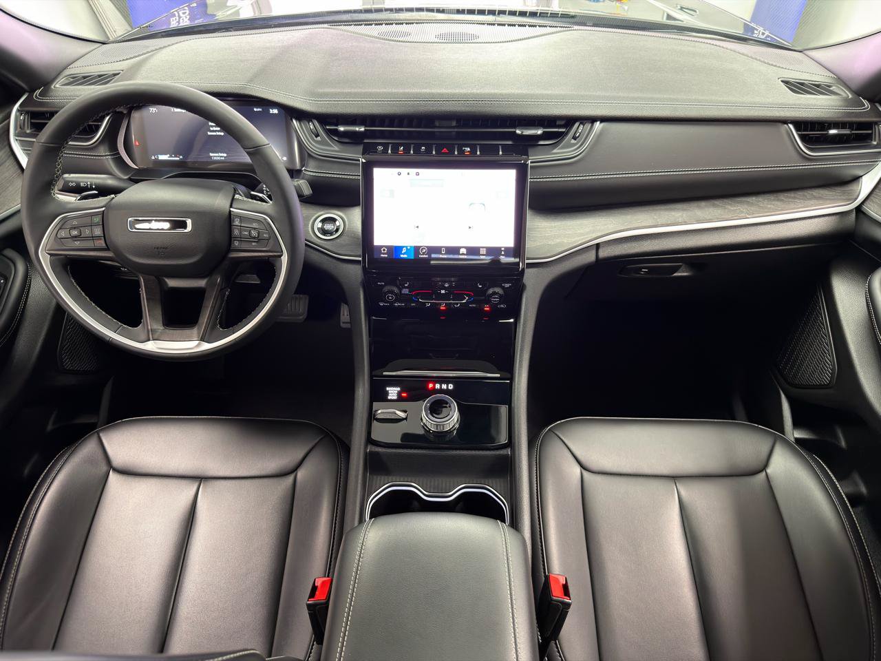 Used 2025 Jeep Grand Cherokee L Limited w/ Black Appearance Package AWD/4WD image 29