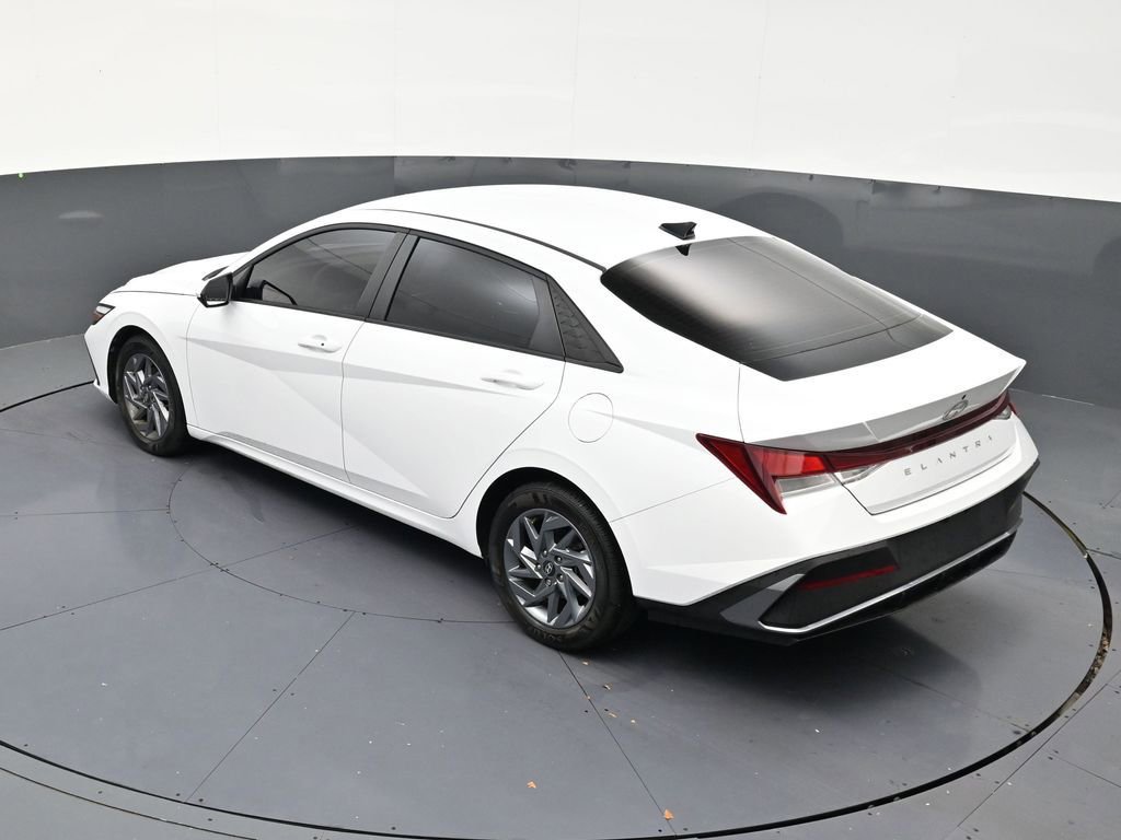 Used 2024 Hyundai Elantra SEL FWD image 15