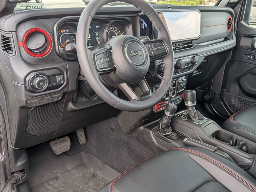 Used 2025 Jeep Wrangler Unlimited Rubicon image 31