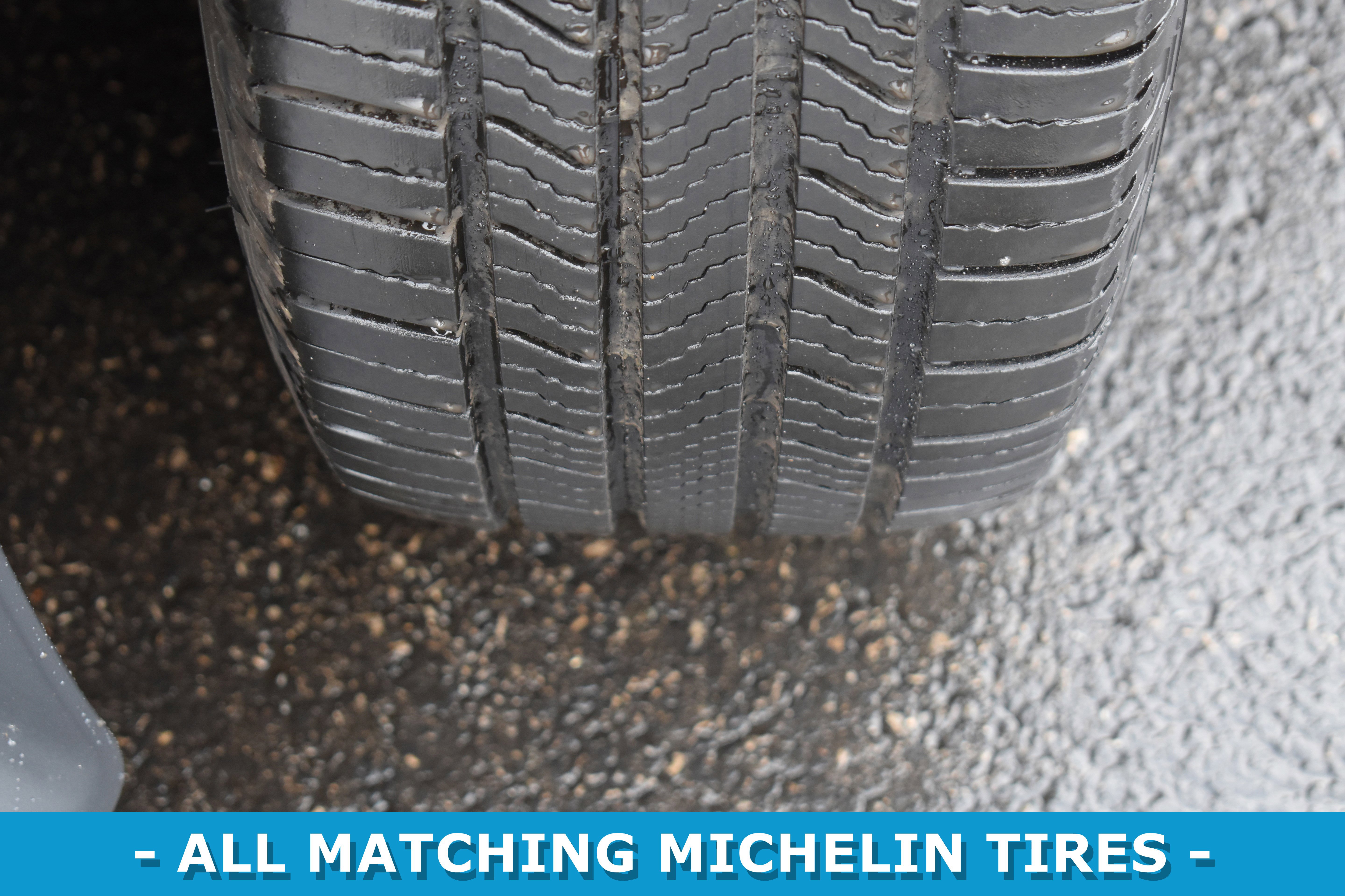 Used 2015 Dodge Challenger SXT image 31