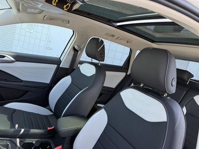 New 2025 Volkswagen Taos SEL image 18