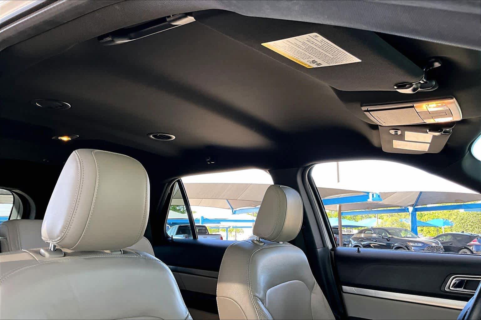 Used 2018 Ford Explorer XLT w/ Equipment Group 202A AWD/4WD image 14