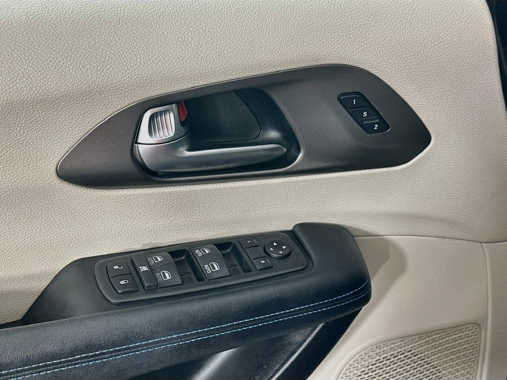 Certified 2021 Chrysler Pacifica Touring-L w/ Uconnect Theater Family Group AWD/4WD image 26