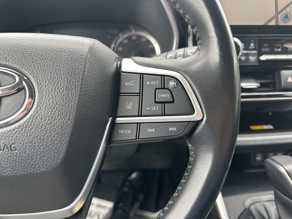 Used 2023 Toyota Highlander XLE image 17