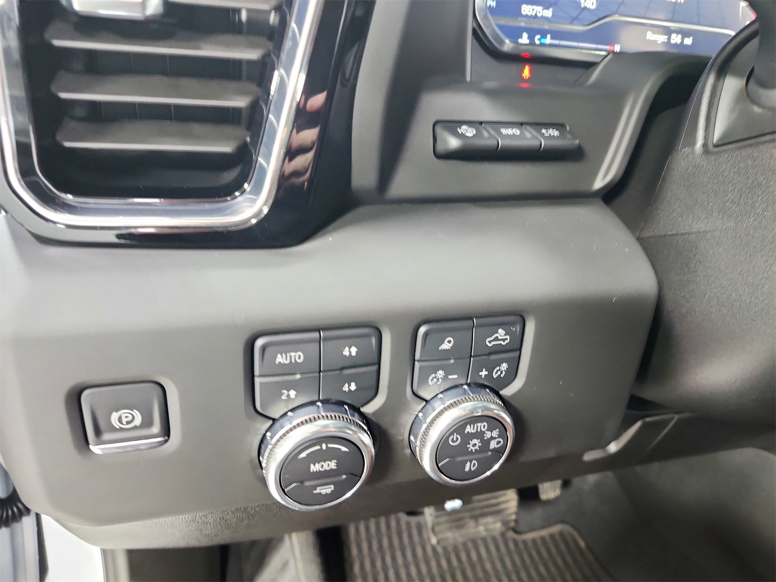 Used 2025 GMC Sierra 2500 Denali Ultimate w/ Max Trailering Package image 27
