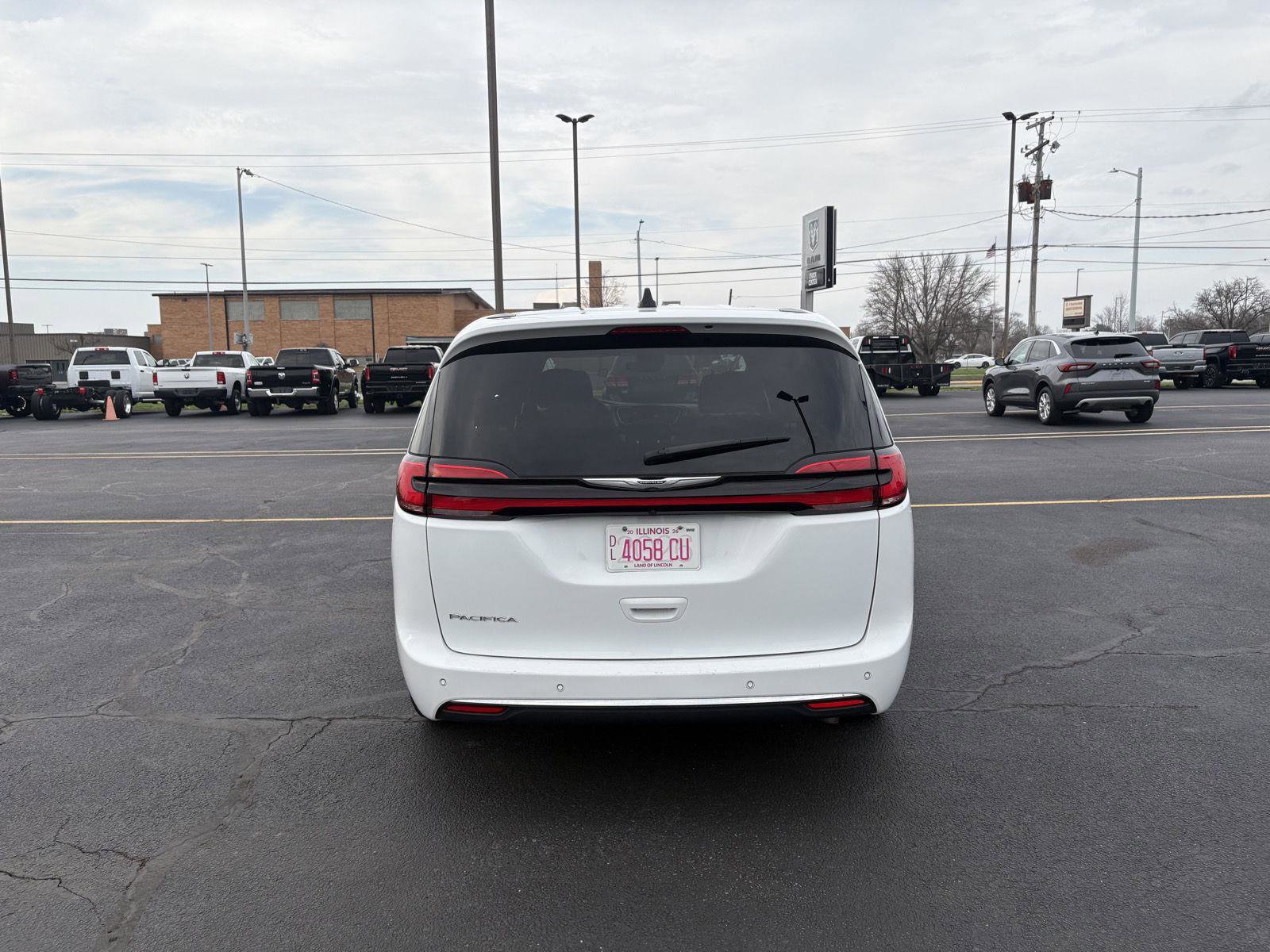 Used 2023 Chrysler Pacifica Touring image 22