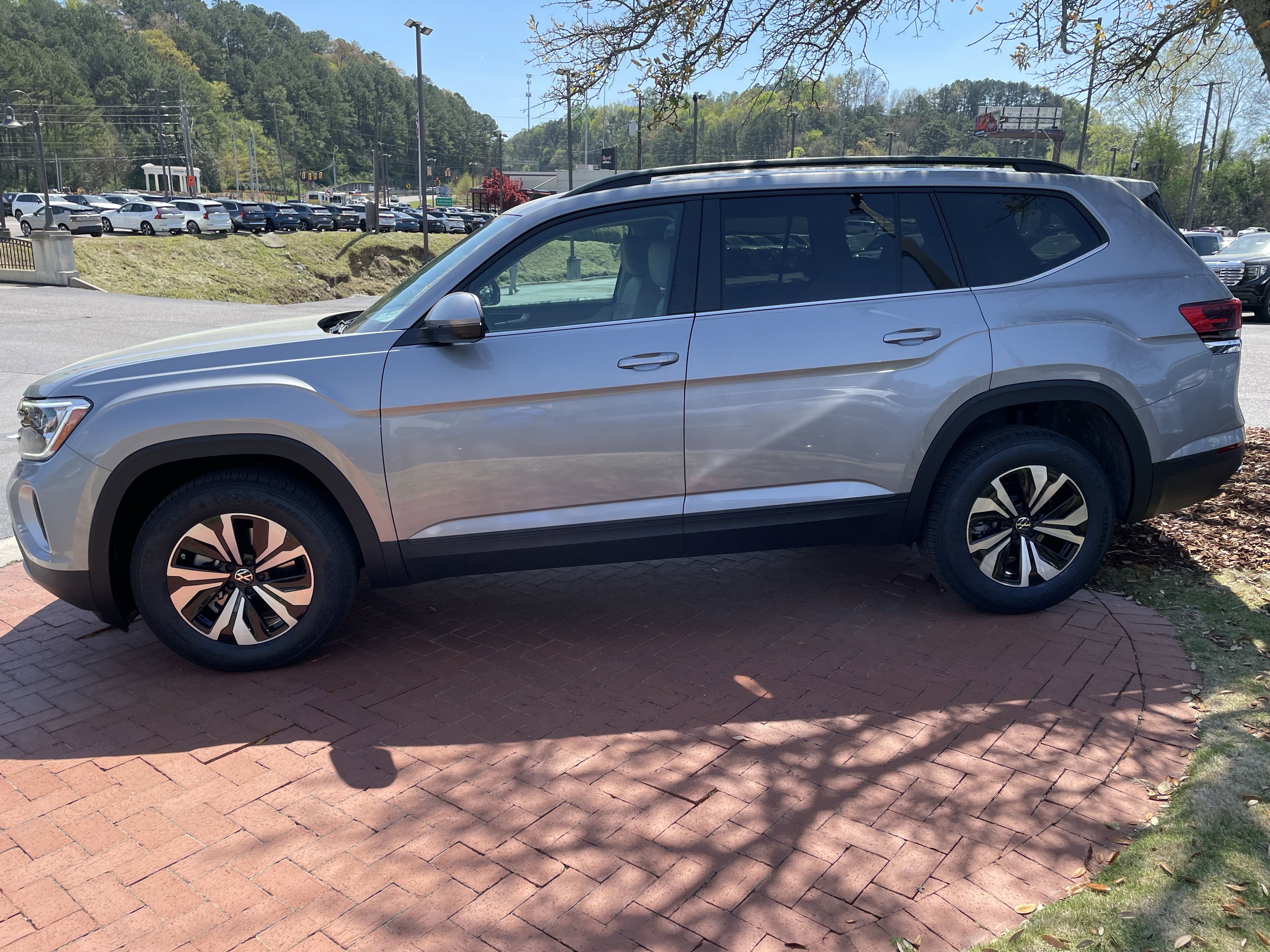 New 2026 Volkswagen Atlas SE image 7