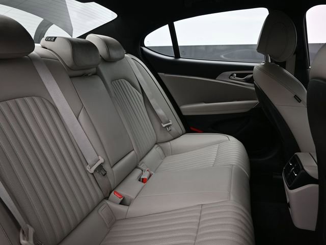 Used 2022 Genesis G70 3.3T image 27