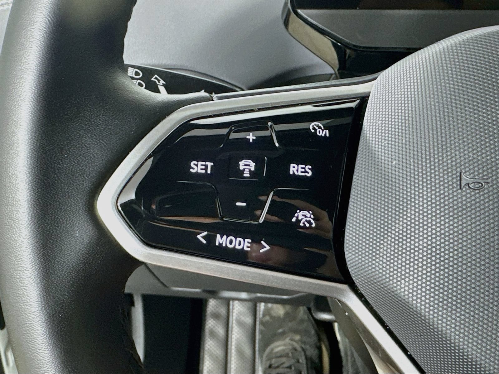 Certified 2023 Volkswagen ID.4 Pro AWD/4WD image 18
