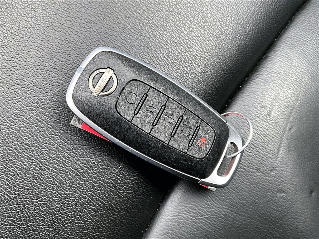 Used 2023 Nissan Pathfinder SL w/ Cargo Package image 11