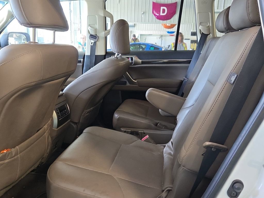 Used 2021 Lexus GX 460 Luxury w/ Sport Design Package AWD/4WD image 4