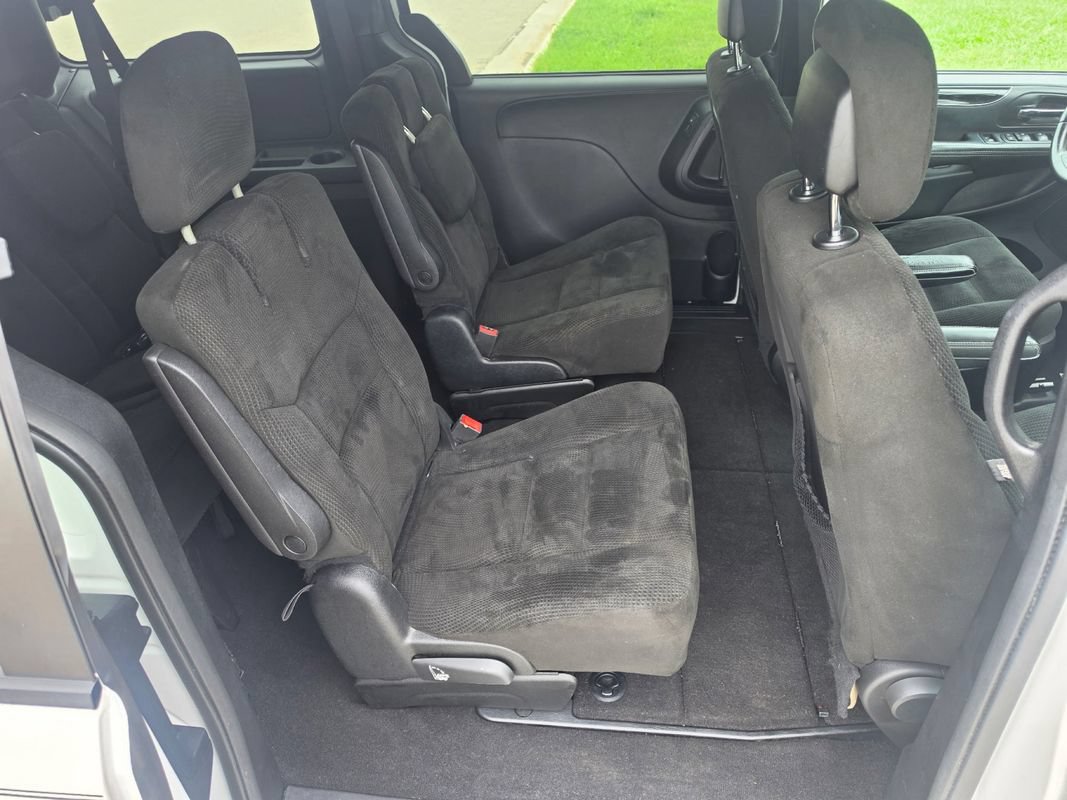Used 2017 Dodge Grand Caravan SE FWD image 19