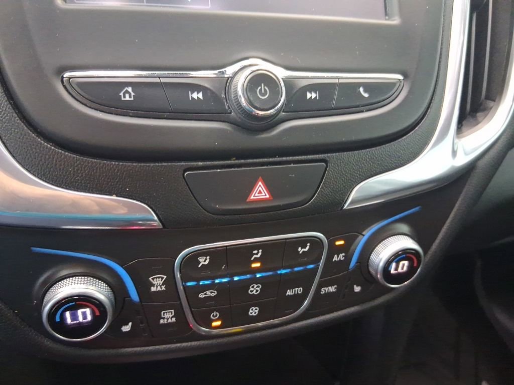 Used 2018 Chevrolet Equinox LT image 14