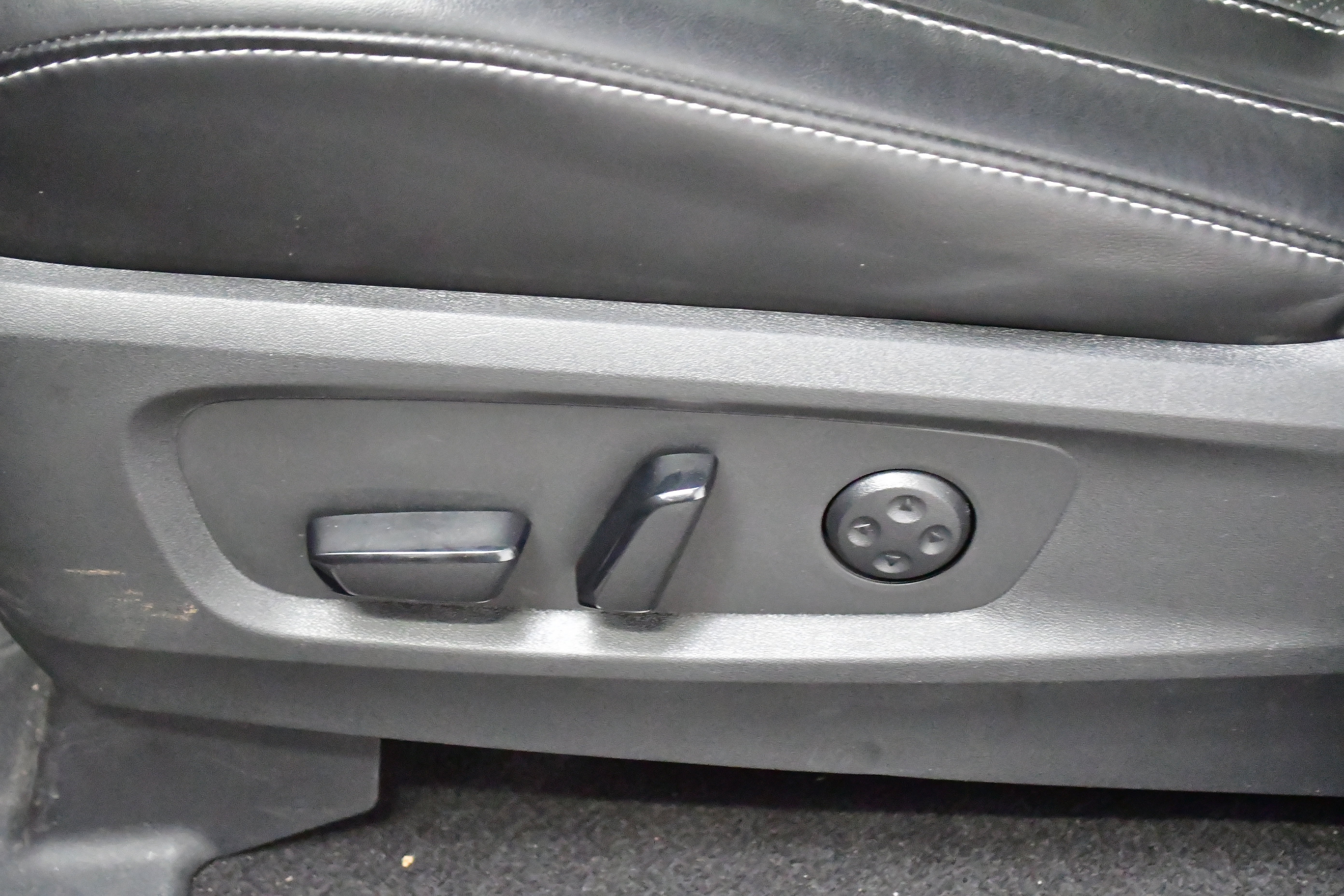 Used 2023 INFINITI QX60 Luxe w/ Performance Audio Package image 16