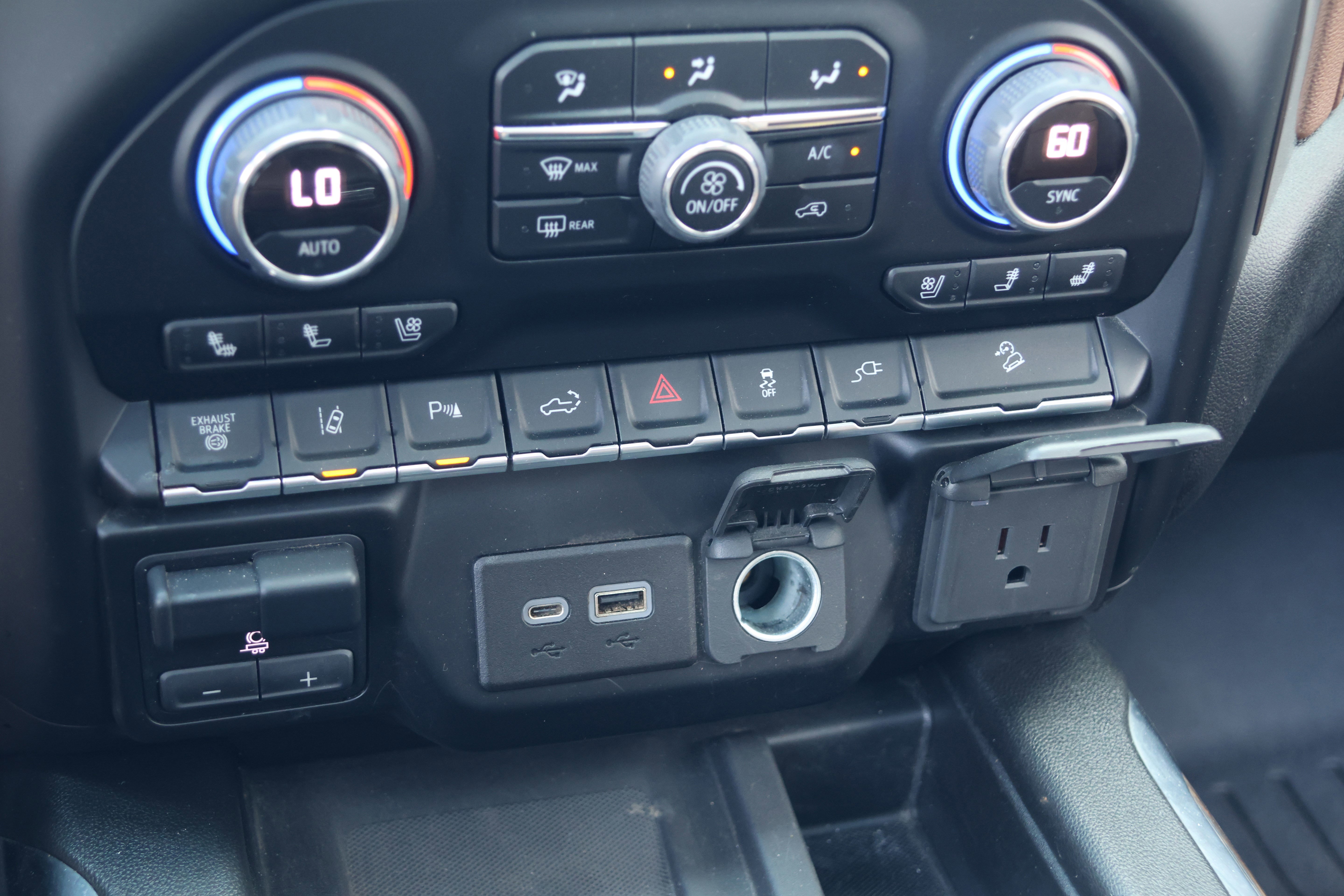 Used 2023 Chevrolet Silverado 2500 High Country w/ Z71 Off-Road Package AWD/4WD image 31