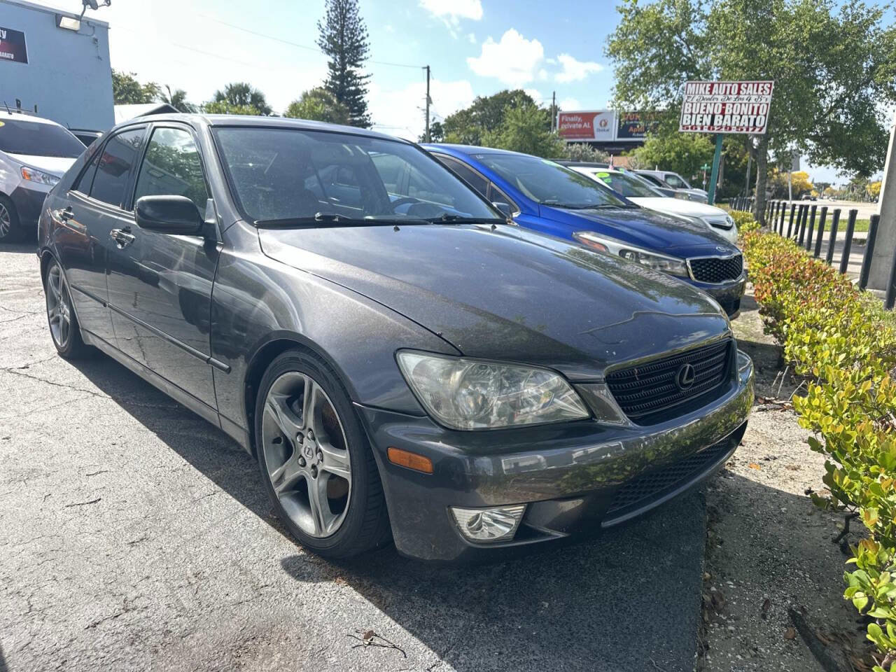 Used 2002 Lexus IS 300 RWD image 1