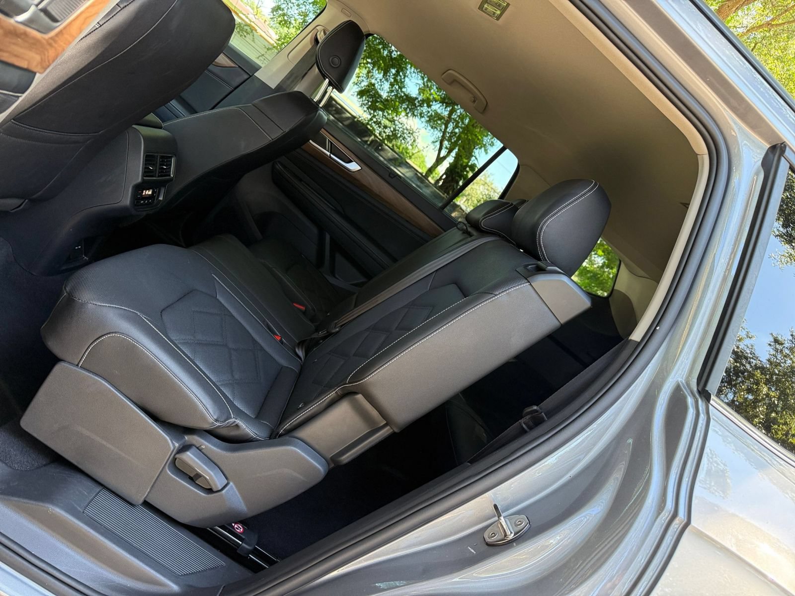 Used 2026 Volkswagen Atlas SE FWD image 24