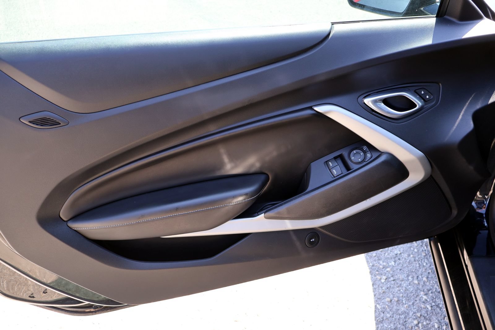 Used 2018 Chevrolet Camaro SS RWD image 12