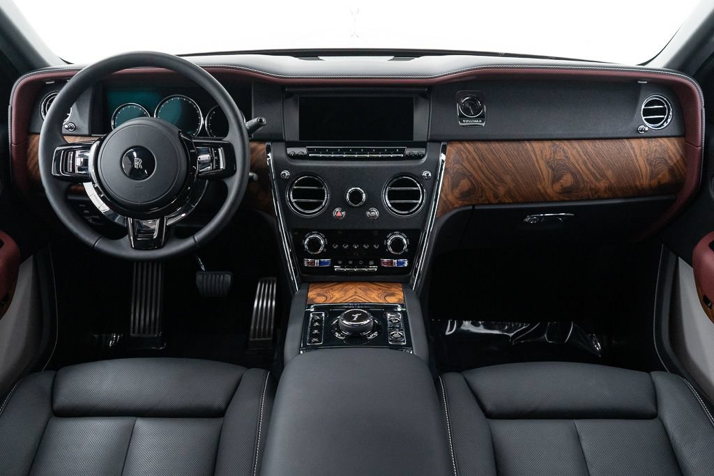 Certified 2023 Rolls-Royce Cullinan AWD/4WD image 33
