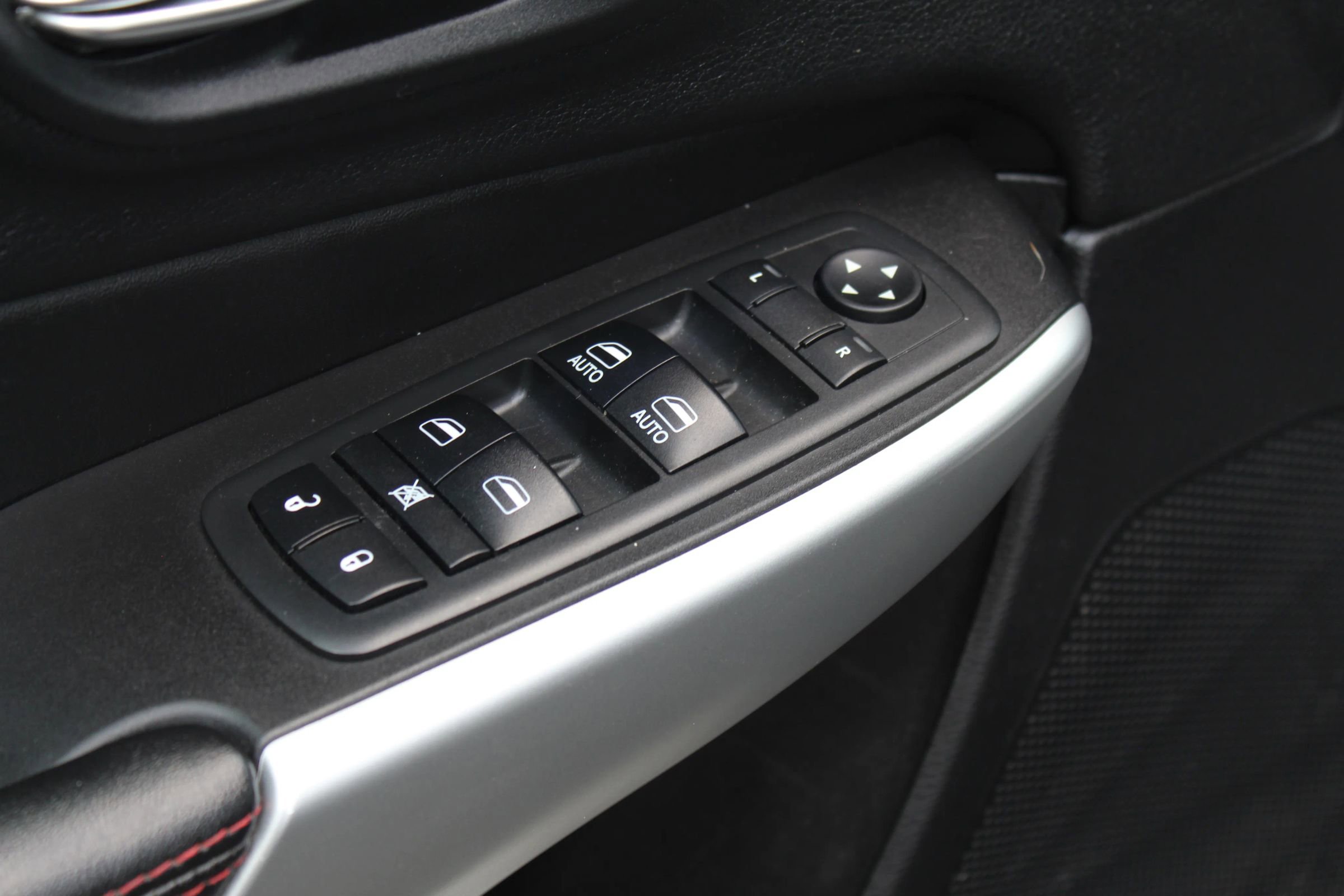 Used 2018 Jeep Cherokee Trailhawk image 23